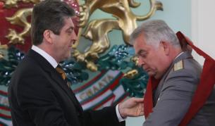 На 5 май 2011 г. президентът Първанов връчи орден "За военна заслуга" - първа степен на тогавашния директор на Националната разузнавателна служба генерал-лейтенант Кирчо Киров за изключителен принос за националната сигурност