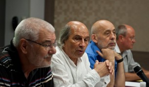 Някои от участвалите днес интелектуалци: (отляво) Божидар Кунчев, Михаил Неделчев, Димитър Бочев, Тодор Танев