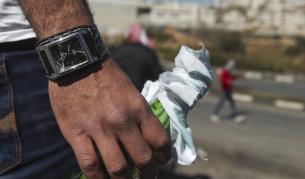 Гръцки монаси замерят съдия-изпълнители с коктейли "Молотов"