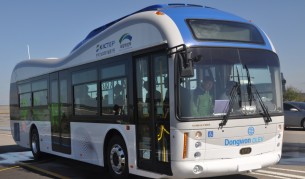 В Южна Корея: Път зарежда електроавтомобили 