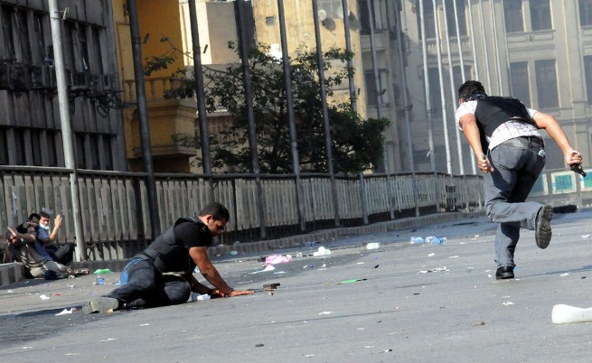 Нови сблъсъци в Египет взеха най-малко 170 жертви