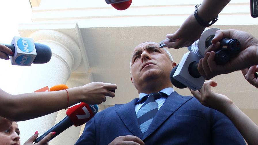 Борисов: Цяло лято петна и лекета се разхождаха в Министерския съвет