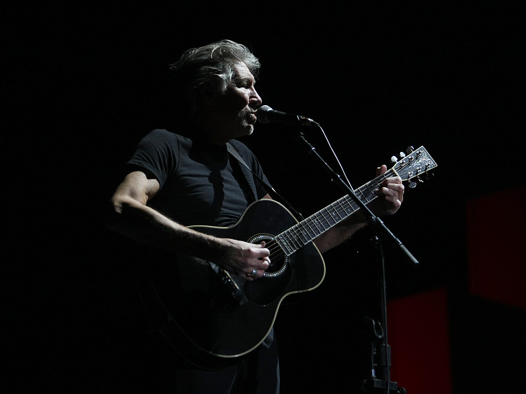 Най-грандиозният спектакъл в историята на рок музиката - Roger Waters The Wall, разтърси София на 30 август 2013 година.