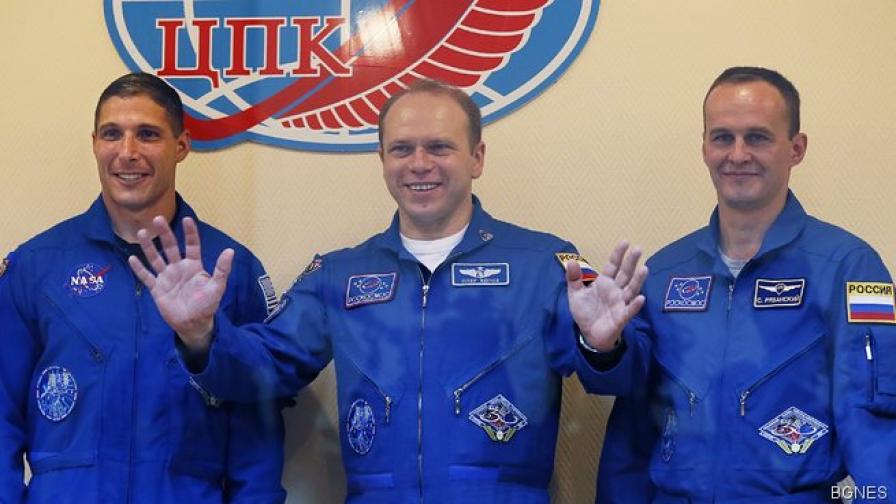 "Союз" отлетя за МКС с трима на борда