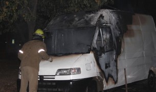 Пак запалени коли в София и Казанлък