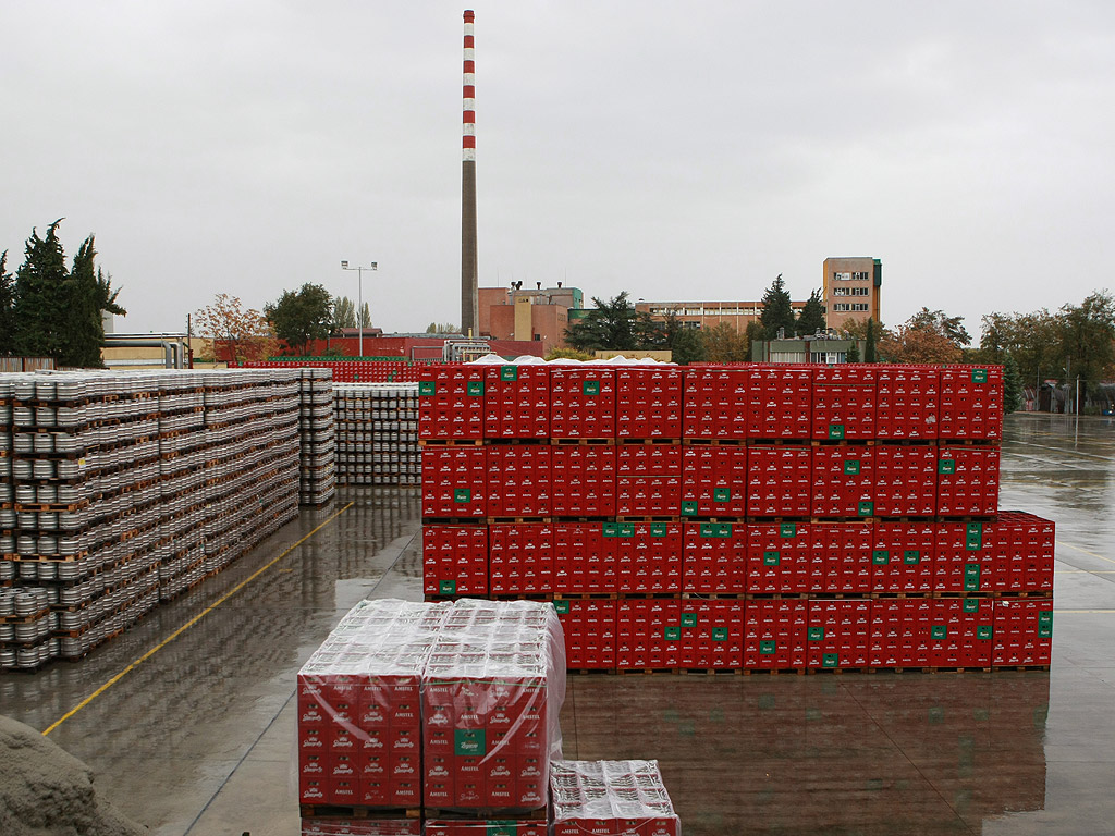 Складът за готова продукция на "Загорка АД" е проектиран и сертифициран по световно признатия метод за оценяване на екологичните показатели на сгради от всякакъв тип – BREEAM, което го прави първата зелена индустриална сграда в страната ни. Старозагорската пивоварна е и първата сред всички пивоварни на HEINEKEN в цял свят, която притежава такъв зелен склад. По време на церемонията представители на BREEAM връчиха на ръководството официалният сертификат, който покрива най-високото ниво – BREEAM  2009: Europe Commercial – Industrial, Excellent. 
Съоръжението е снабдено с компютърно базирана система – BMS, която контролира и управлява осветлението, вентилацията, противопожарната и другите системи на сградата при минимална енергийна консумация, като в същото време осигурява оптимални условия на работа.