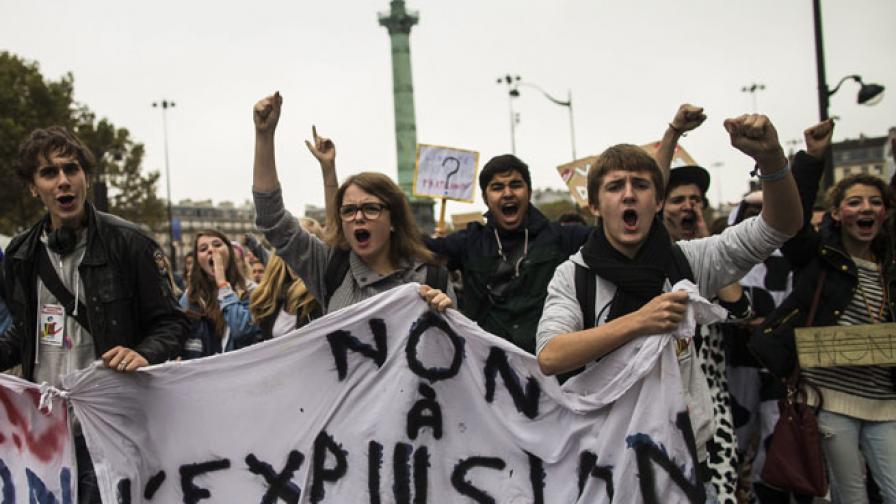 45 училища в Париж протестираха за ромката Леонарда