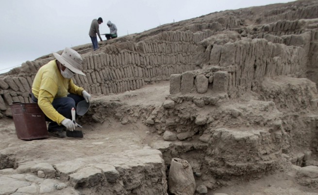 Откриха мумии на повече от 1000 години в предградие на Лима