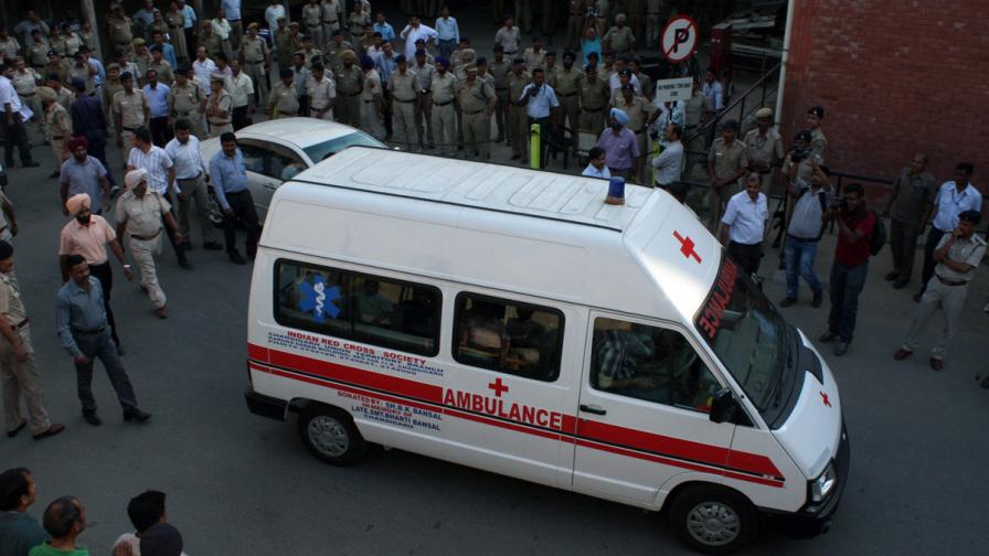 Нелеп инцидент на жп гара в Индия взе жертви