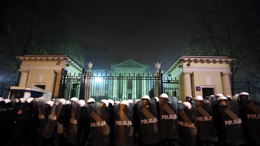 Полската полиция охранява руското посолство във Варшава