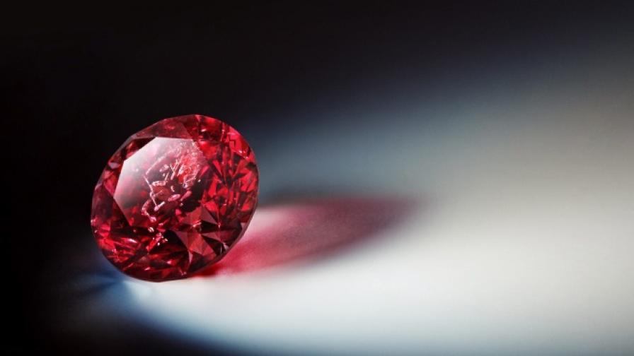 Крадец глътна рядък розов диамант за $180 хил.