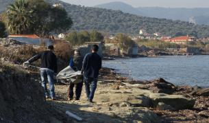 12 имигранти се удавиха край гръцки остров