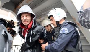 Сълзотворен газ срещу демонстранти в Истанбул