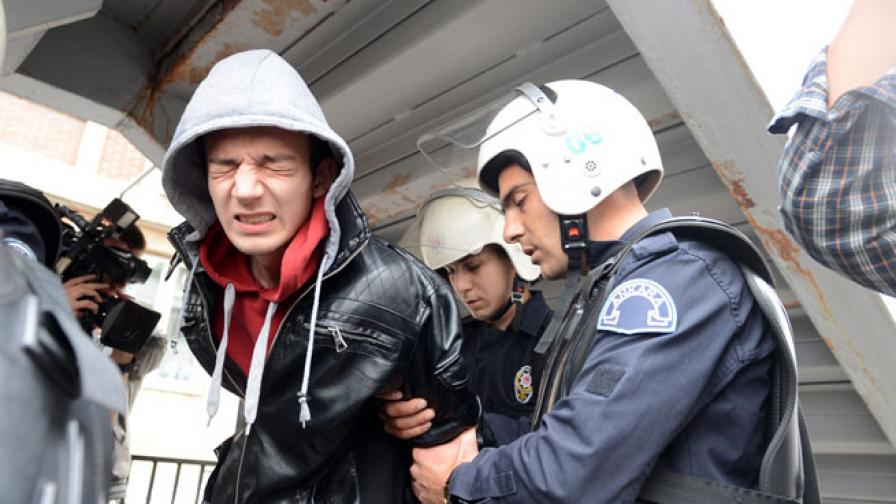 В Турция: Полиция използва сълзотворен газ срещу демонстранти в Истанбул