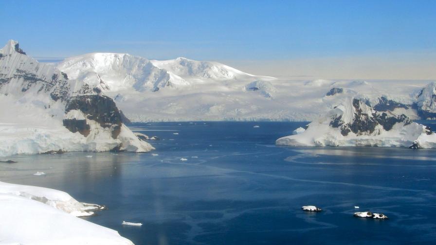 Откриха активен вулкан под ледовете на Антарктида