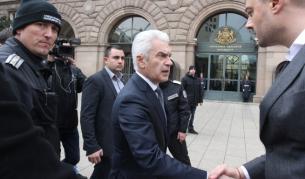 Волен Сидеров и Николай Бареков се ръкуваха преди лидерът на Атака да влезе при президента