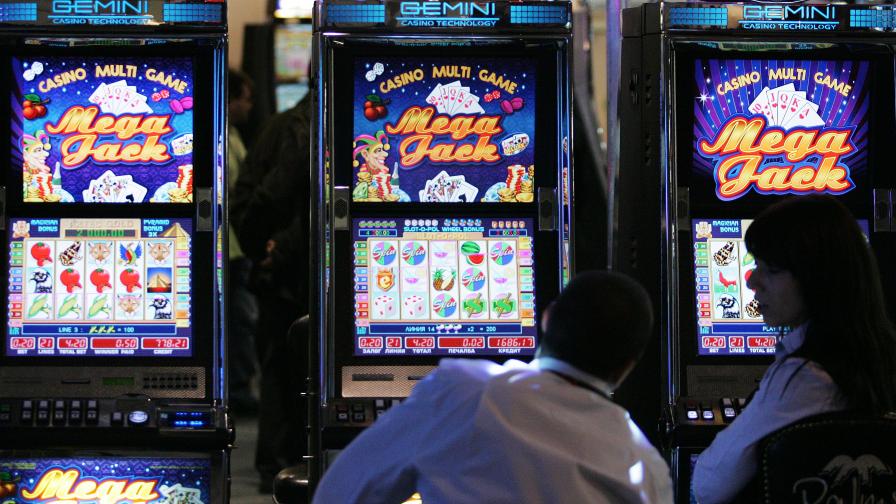 Намаляват 4 пъти данъка върху хазарта в интернет