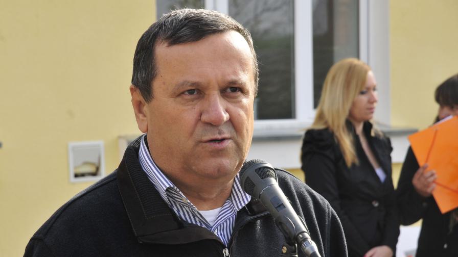 Социалният министър Хасан Адемов