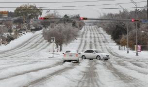 Снежна буря в САЩ, над 2000 полета са отменени