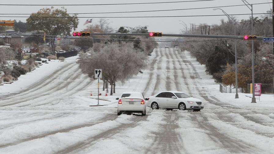 Снежна буря в САЩ, над 2000 полета са отменени
