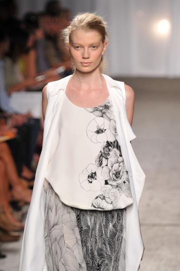 Тенденции пролет/лято 2012 - черно&бяло - снимка 137