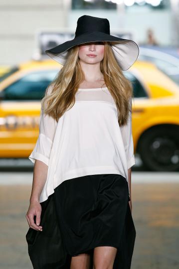 Тенденции пролет/лято 2012 - черно&бяло - снимка 106