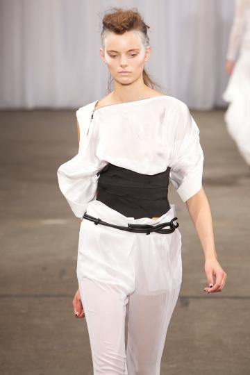 Тенденции пролет/лято 2012 - черно&бяло - снимка 92