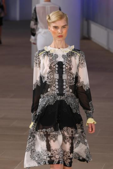 Тенденции пролет/лято 2012 - черно&бяло - снимка 86