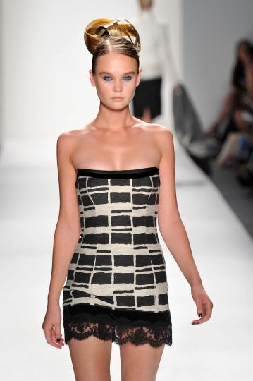 Тенденции пролет/лято 2012 - черно&бяло - снимка 73