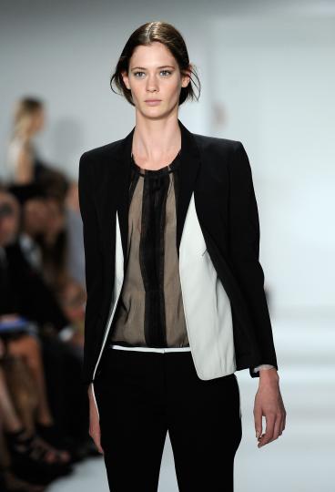 Тенденции пролет/лято 2012 - черно&бяло - снимка 42