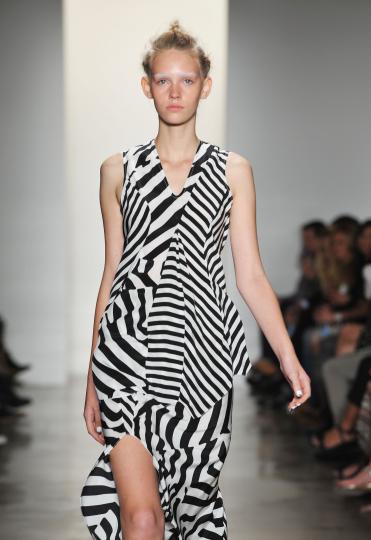 Тенденции пролет/лято 2012 - черно&бяло - снимка 29