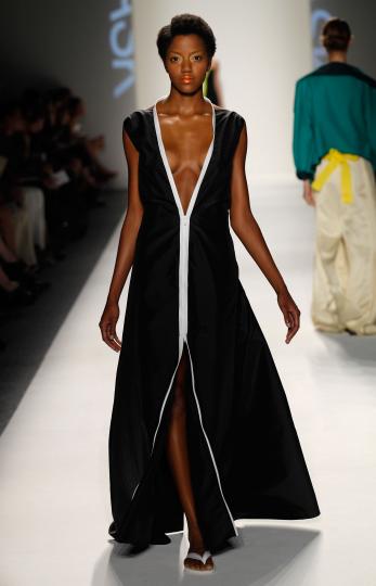 Тенденции пролет/лято 2012 - черно&бяло - снимка 13