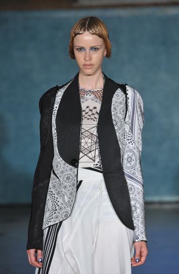 Тенденции пролет/лято 2012 - черно&бяло - снимка 4