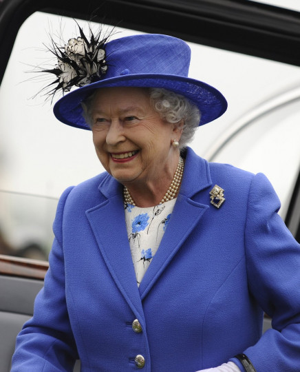 Кралицата, стилна както винаги, пристига на чествания в началото на уикенда по повод диамантения й юбилей