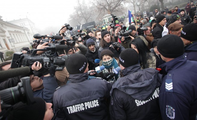 Журналистите и полицаите на днешния протест бяха колкото протестиращите