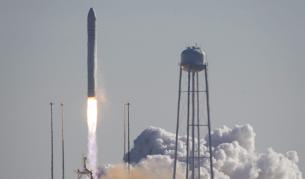 Ракетата "Антарес", която носи товарния кораб "Сигнус"